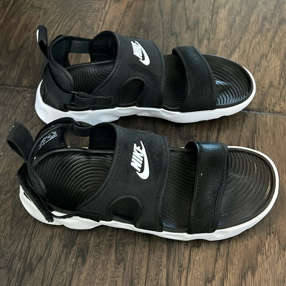 Nike Open Toe Sandal Woman’s Size 8